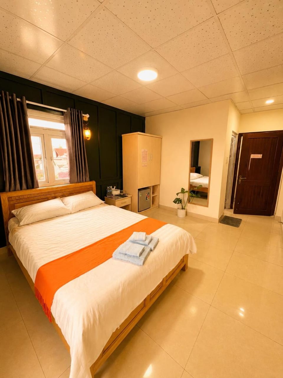 Bed, Photo of the whole room, Bedroom, towels