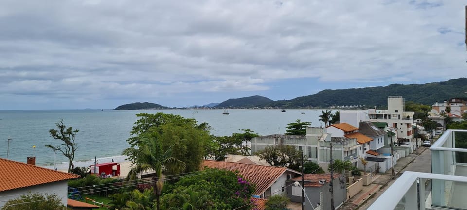 Luxo e exclusividade - Apartamento a 30m da praia da Cachoeira Floripa Apartment in Florianopolis