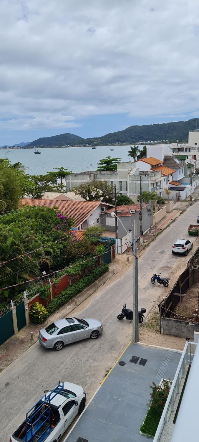 Bird's eye view, Location