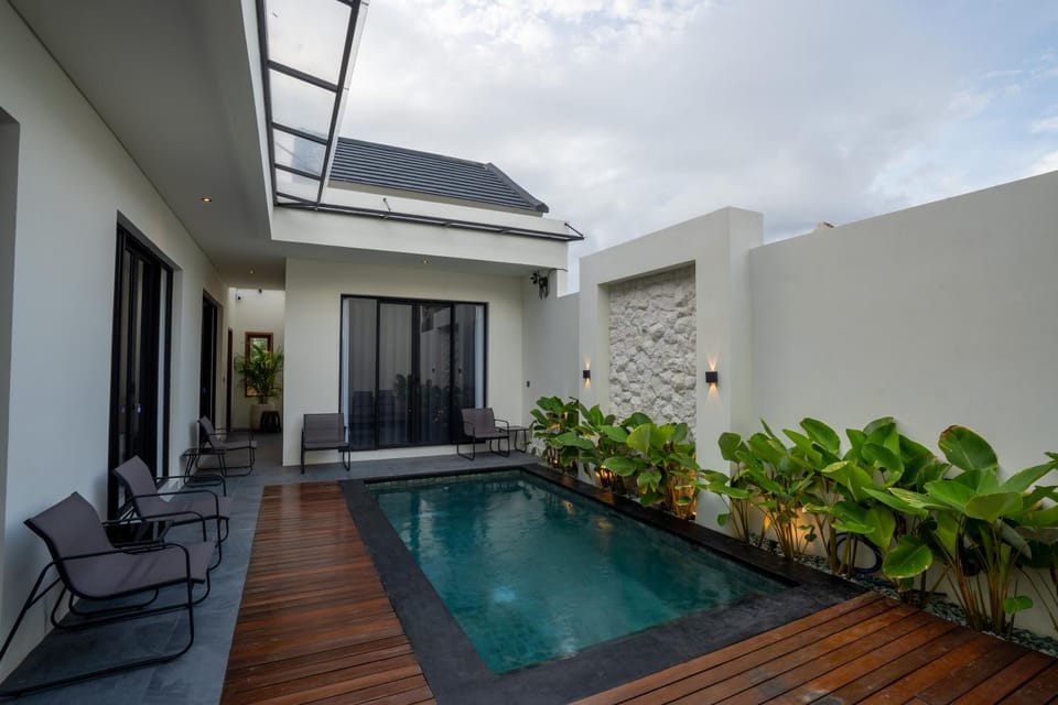 Swimming pool, Swimming pool
