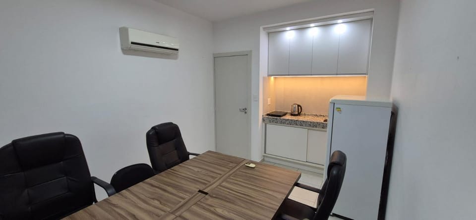 Kitchen or kitchenette, Dining area, air conditioner