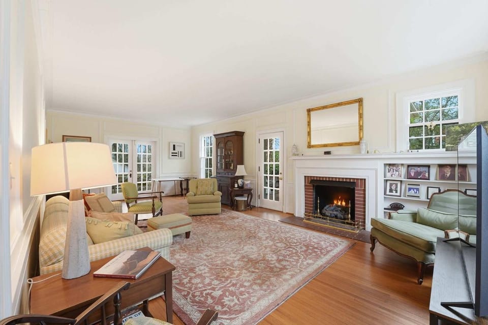 Classic Davidson Retreat 4BR Walk to Downtown House in Cornelius
