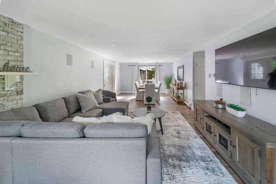Falmouth Beach House: BBQ Bikes Family Fun & More House in Falmouth