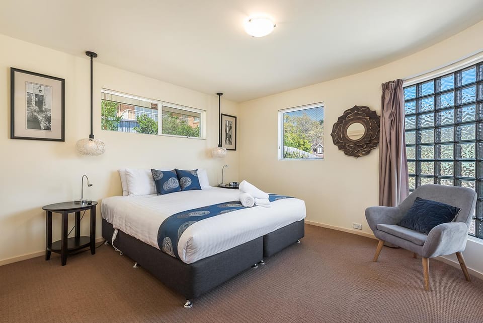 Isle of Views 2km to MONA House in Glenorchy