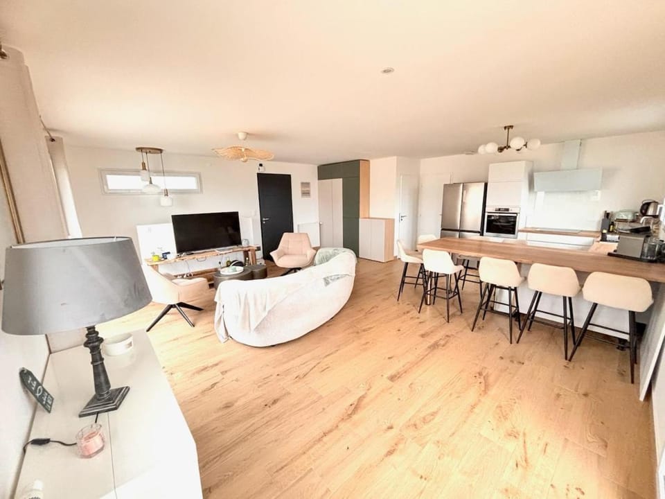 TV and multimedia, Living room, Dining area