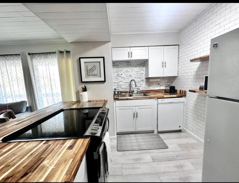 Kitchen or kitchenette, dishwasher, oven, stove