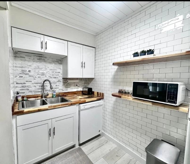 Kitchen or kitchenette, dishwasher, stove, toaster
