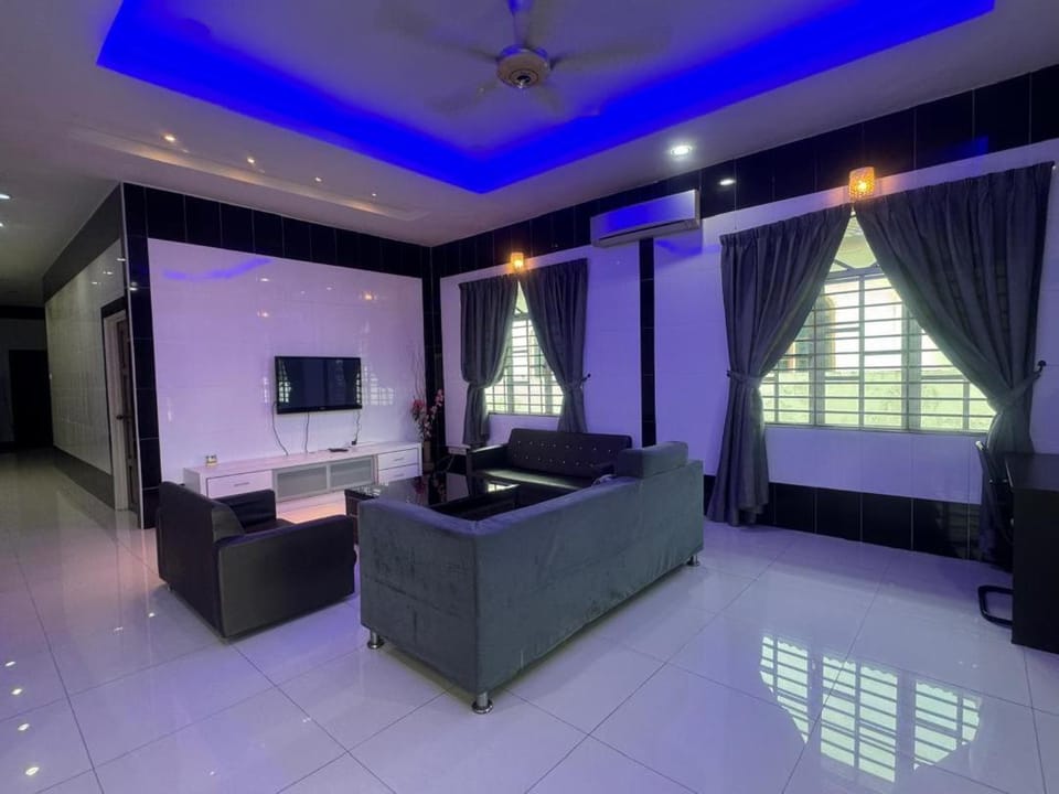 Communal lounge/ TV room, TV and multimedia, Living room