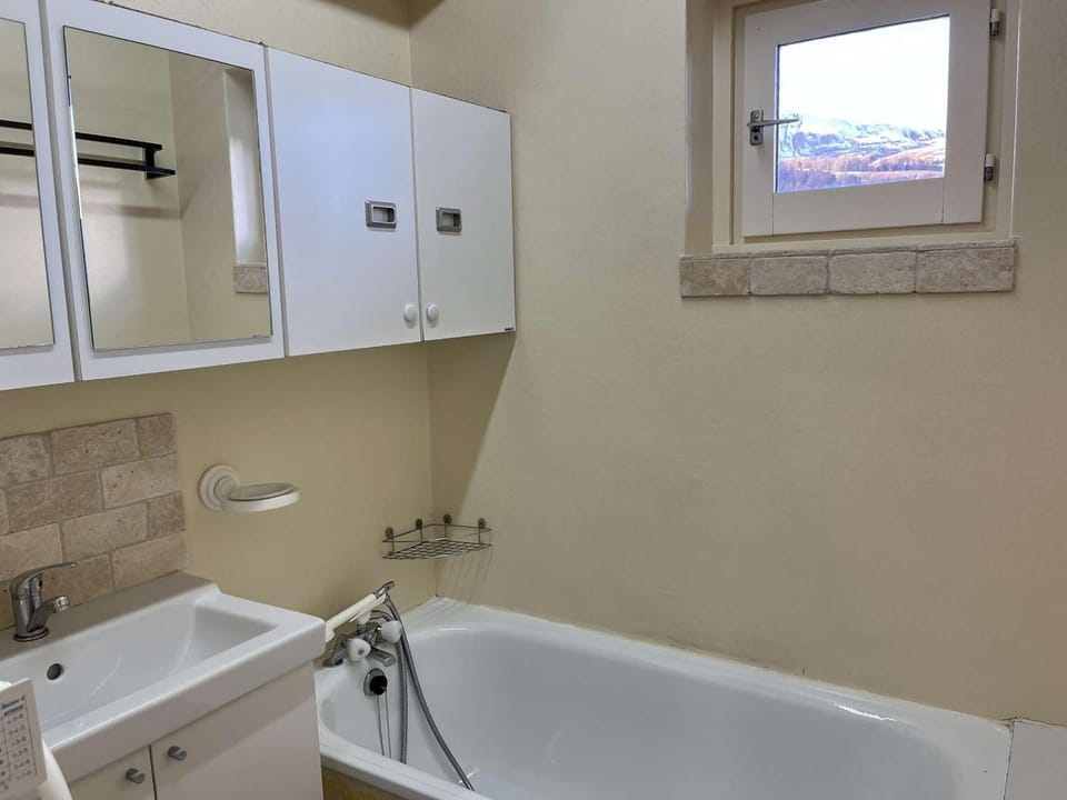 Appartement cosy, balcon ouest, calme, parking inclus - FR-1-330B-227 Apartment in Provence-Alpes-Côte d'Azur