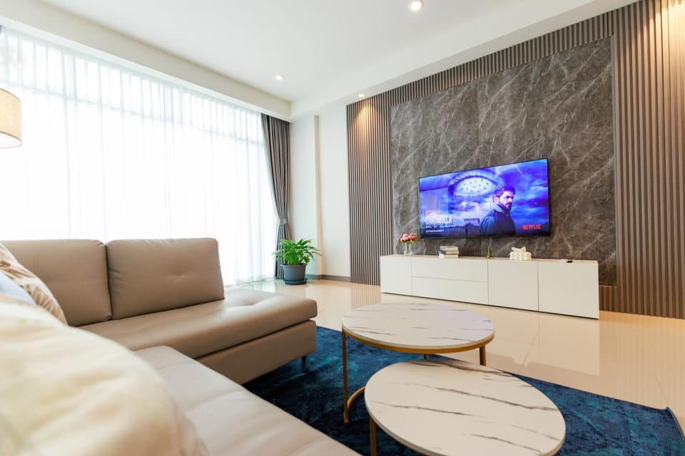Communal lounge/ TV room, TV and multimedia, Living room, Seating area, Evening entertainment