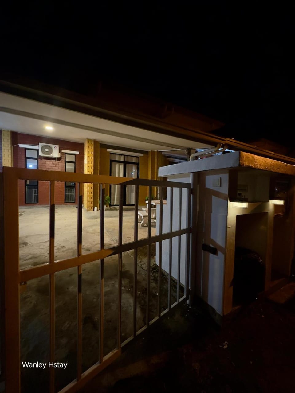 Property building, Facade/entrance, Night