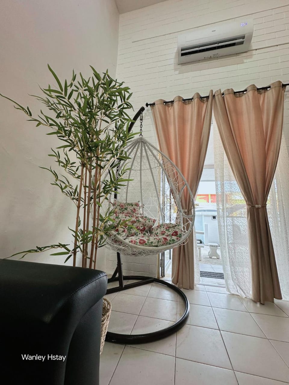 Living room, Seating area, air conditioner