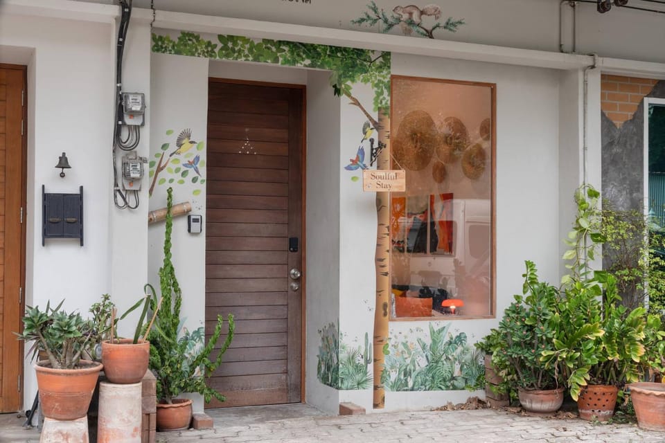 Property building, Facade/entrance, Garden, Decorative detail