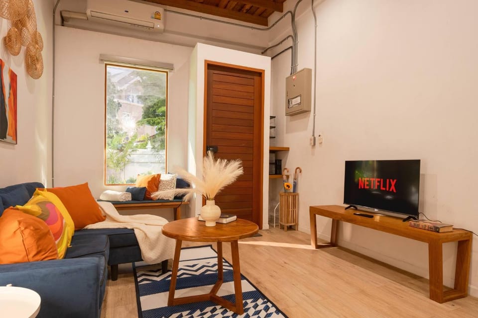 TV and multimedia, Seating area