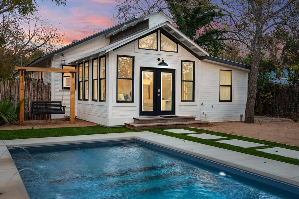 Peach Bellini - Pool & Fire Pit House in Fredericksburg