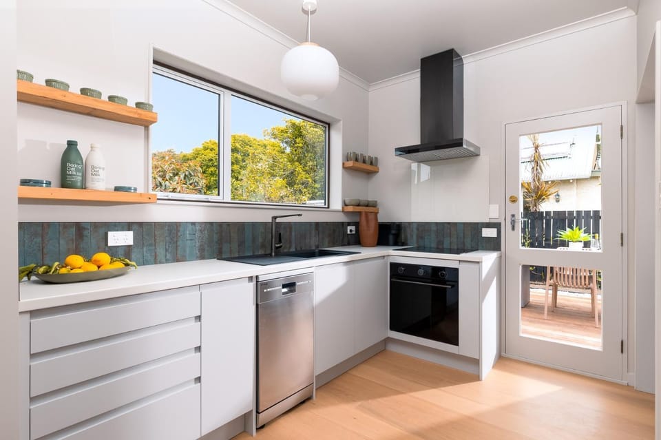 Kitchen or kitchenette, dishwasher, oven, pet friendly, stove