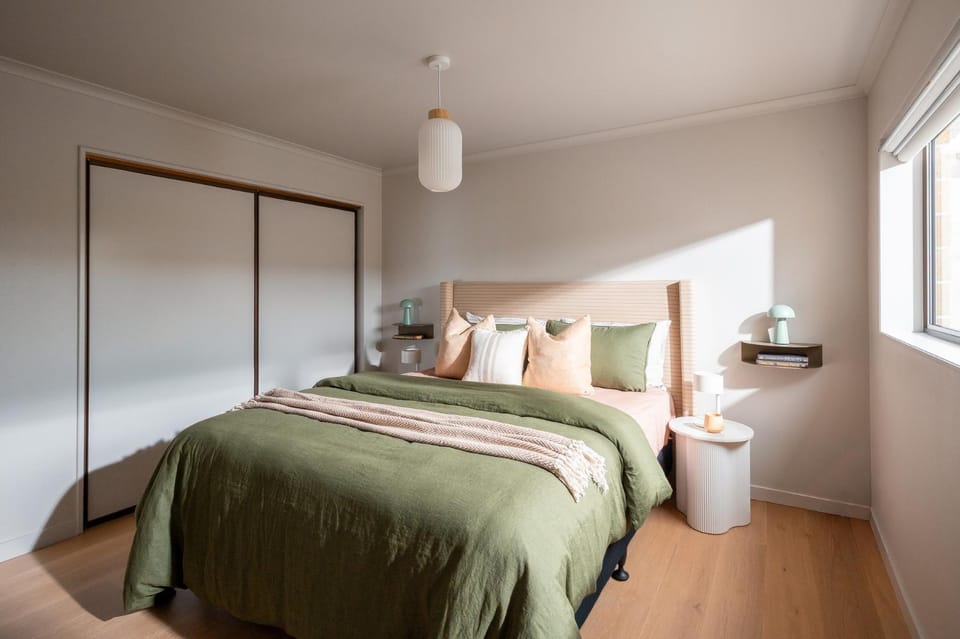 Bed, Photo of the whole room, Bedroom, wardrobe