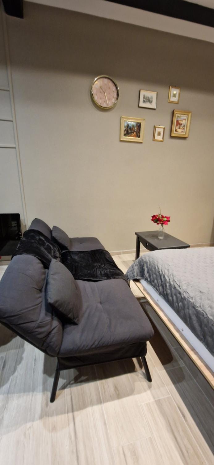 Bed, Living room