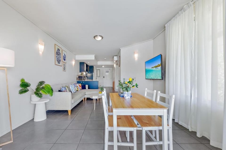 Amalfi Whitsunday Retreat Infinity Pool SeaViews Apartment in Airlie Beach