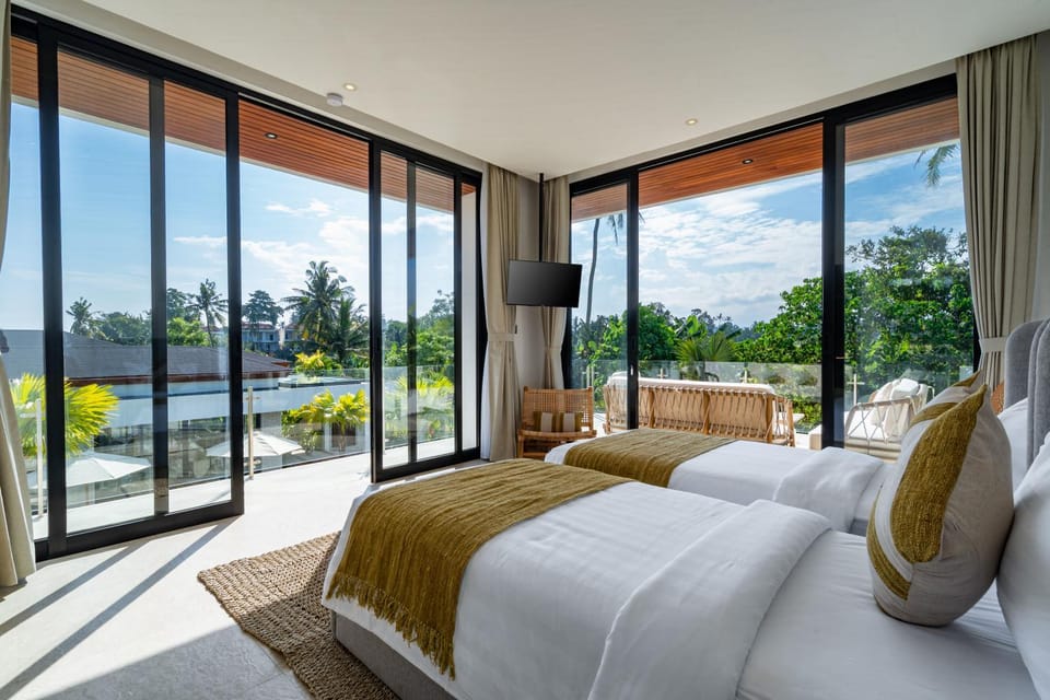 Bed, TV and multimedia, Bedroom