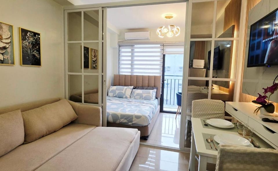 Executive Saver Suite 1BR Mall of Asia Airport Hotel in Pasay