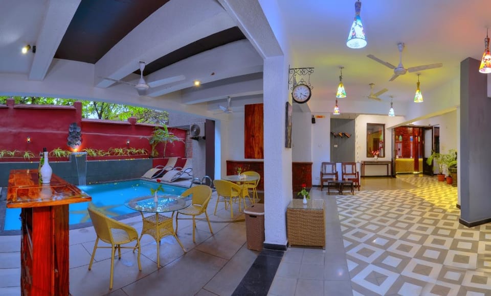 Swimming pool