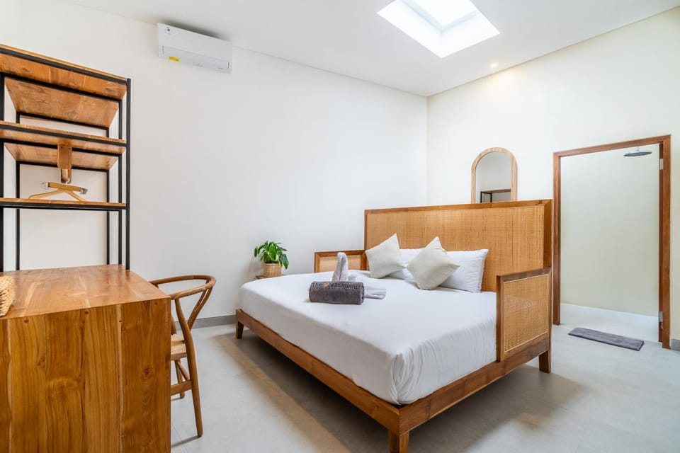 Bed, Bedroom, Family, towels, air conditioner