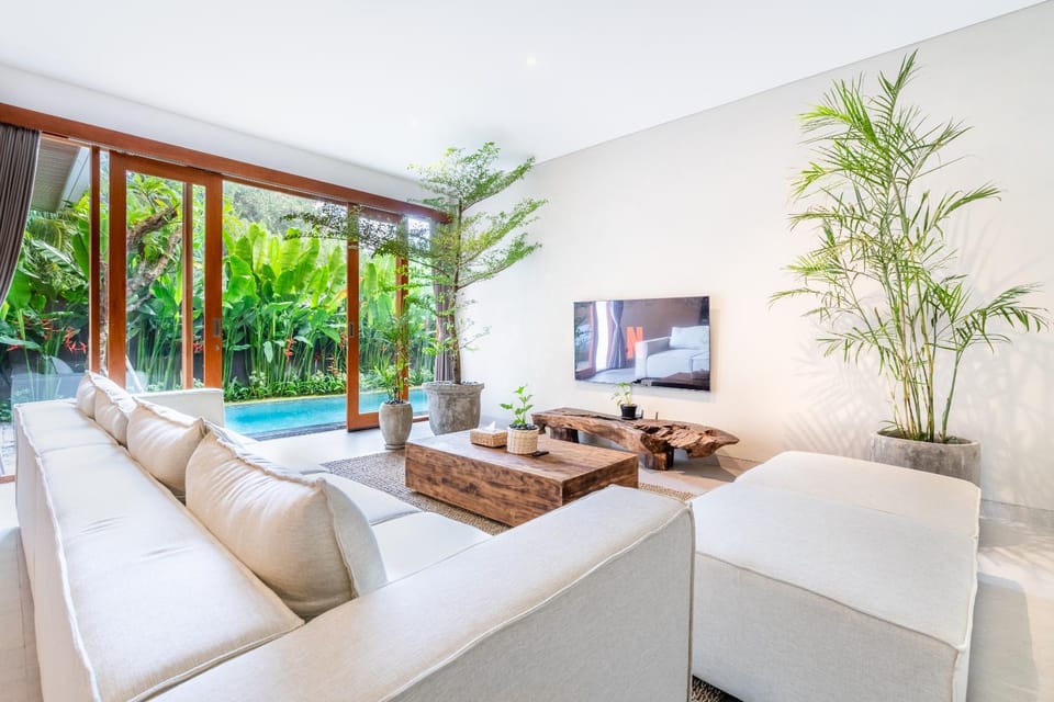 TV and multimedia, Living room, Pool view, Swimming pool