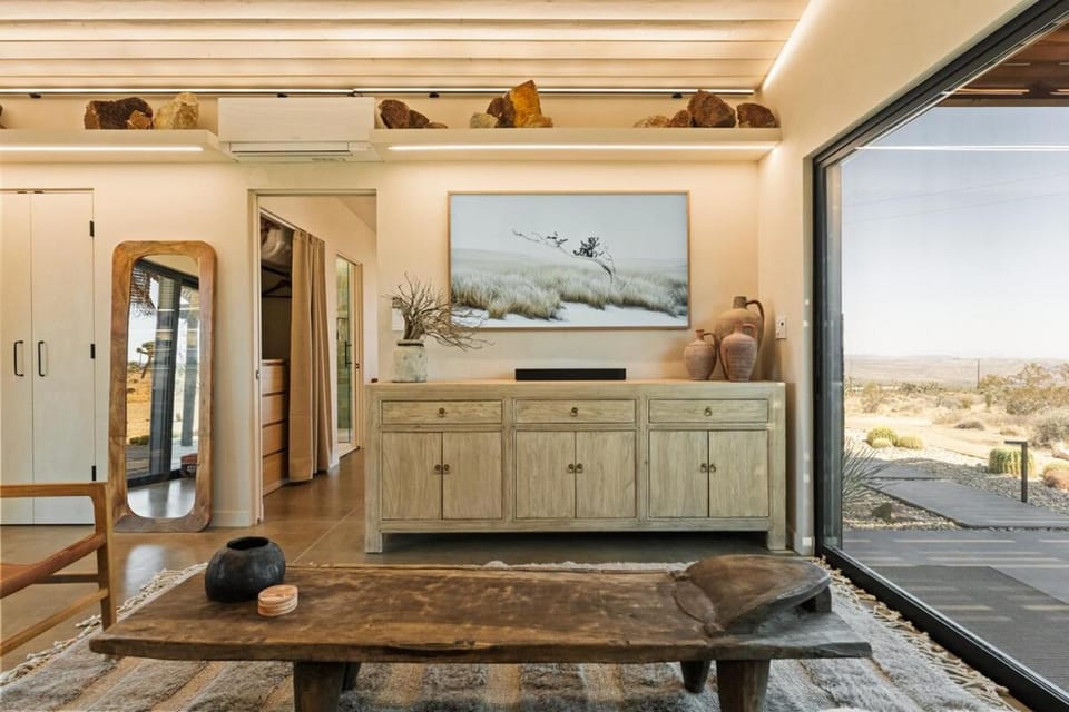 Serene Escape, Views, 10-Acres, Spa Shadow House Apartment in Yucca Valley