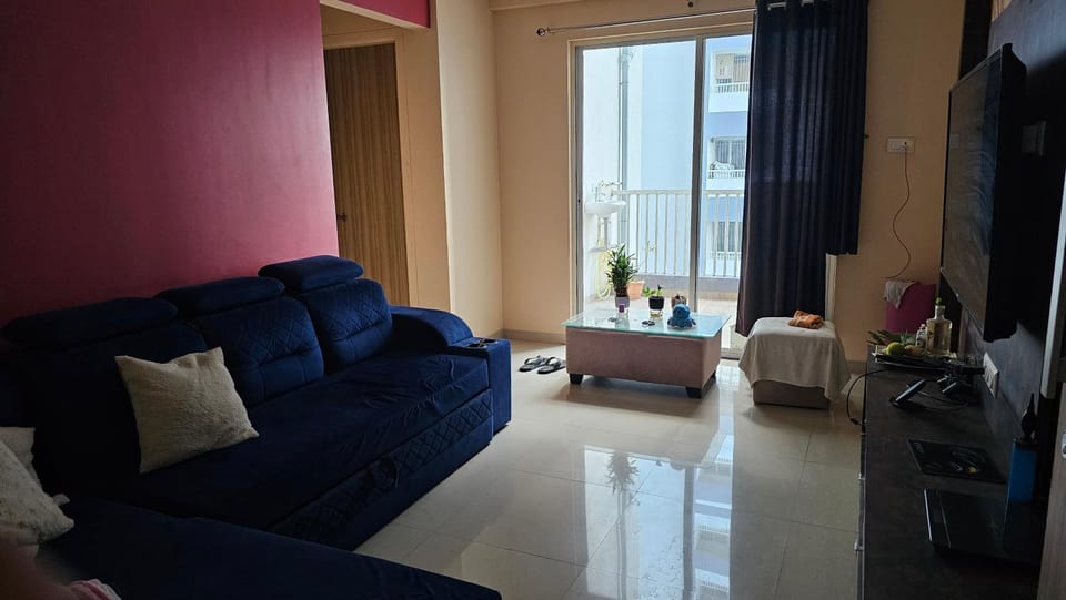 TV and multimedia, Living room, Seating area, Evening entertainment