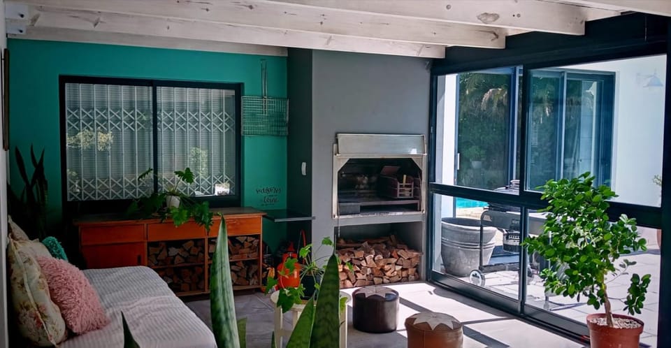 Patio, Living room, Seating area, Evening entertainment, Breakfast, fireplace