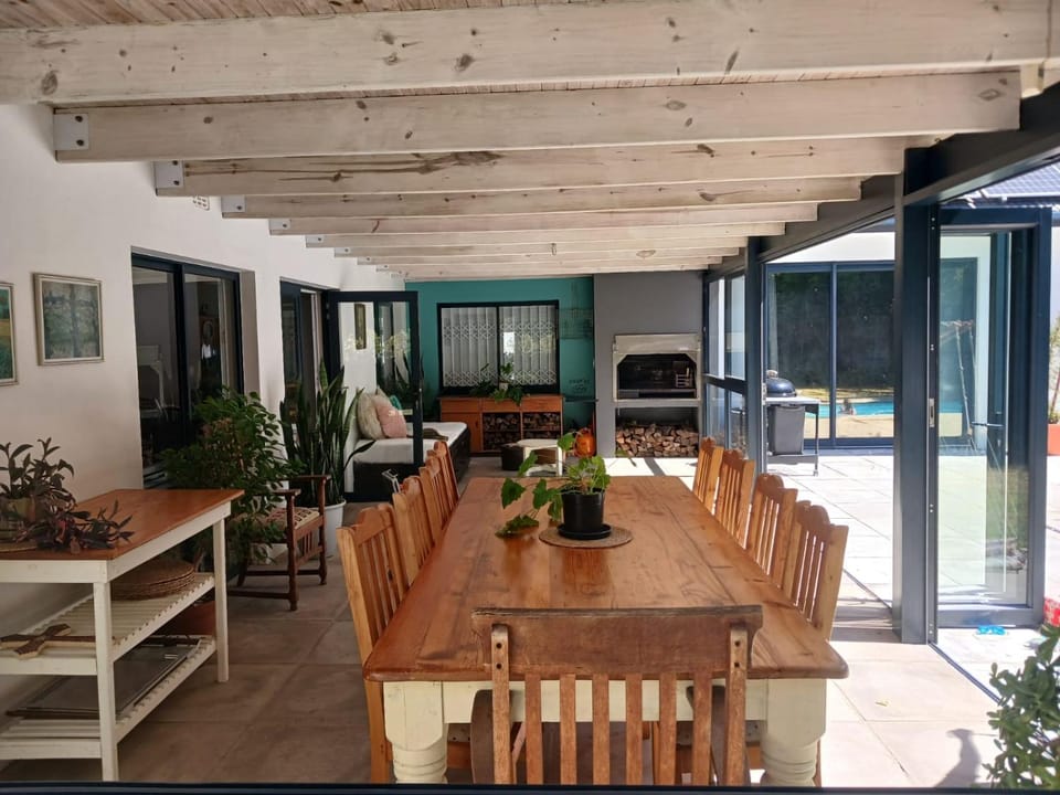 Patio, Living room, Seating area, Dining area, Evening entertainment, fireplace
