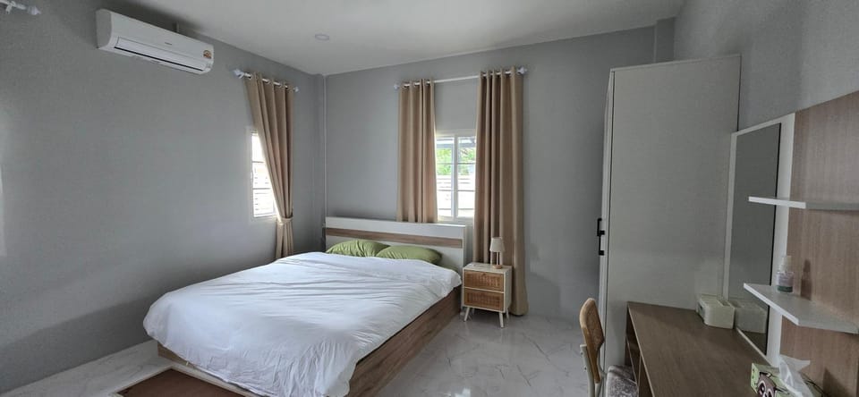 Photo of the whole room, Bedroom, air conditioner