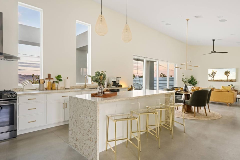 Coffee/tea facilities, Kitchen or kitchenette, Food and drinks, Decorative detail, Dining area