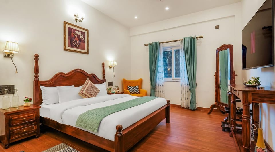 Bed, TV and multimedia, Photo of the whole room, Bedroom