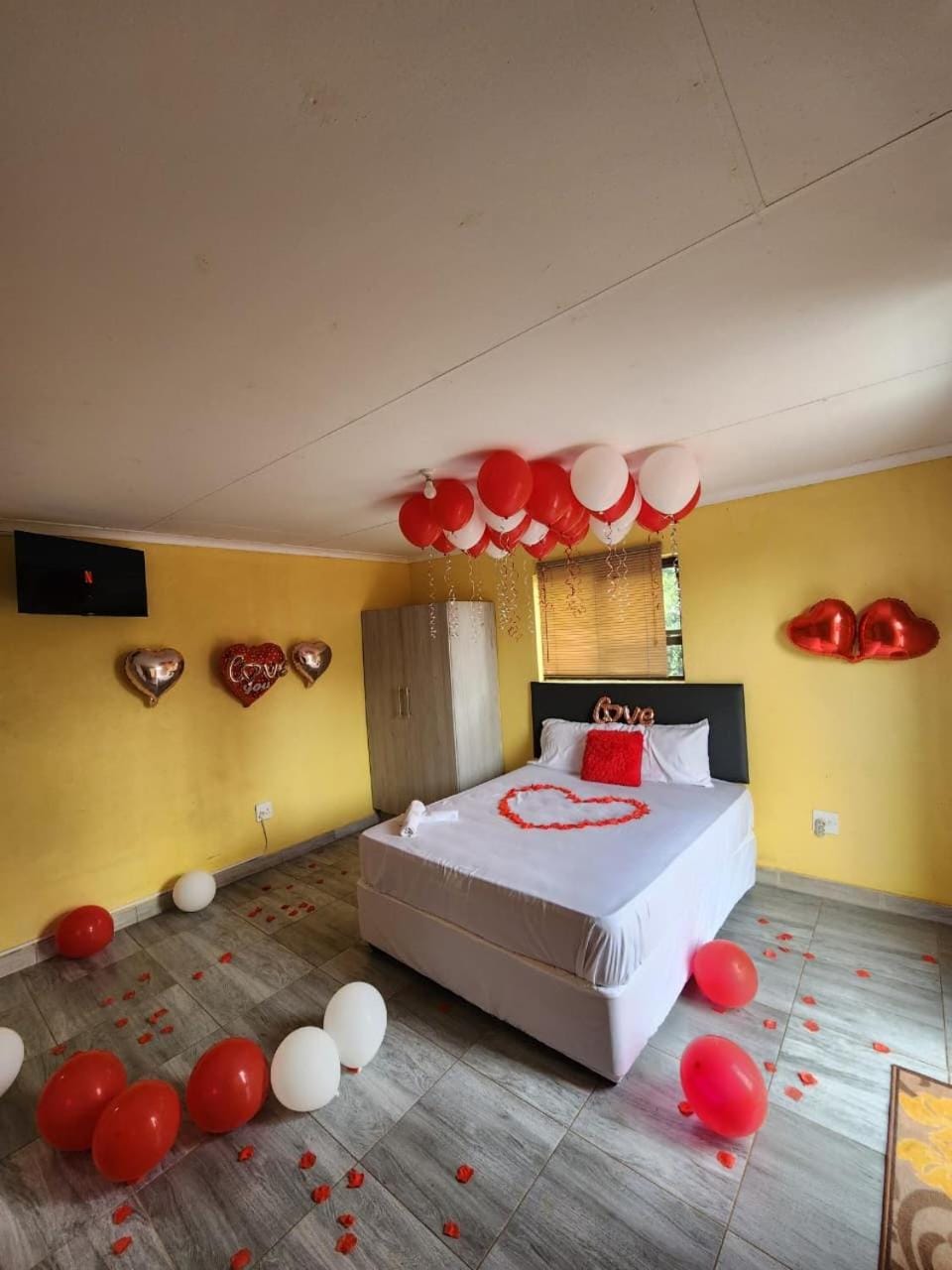 Bed, Photo of the whole room