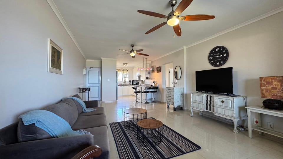 TV and multimedia, Living room, Seating area, Evening entertainment