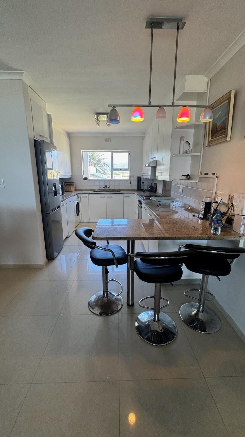 Kitchen or kitchenette, Dining area, Breakfast, oven, stove