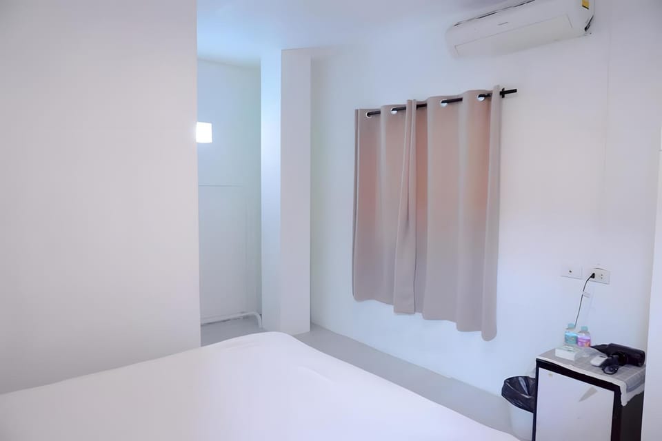 Bed, Photo of the whole room, Bedroom, air conditioner