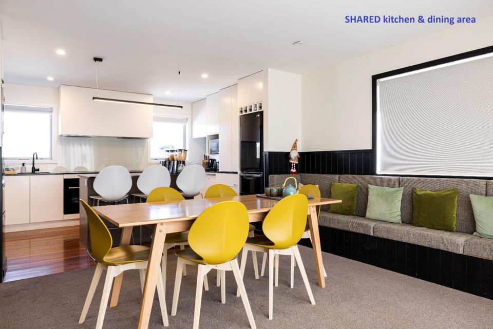 Seating area, Dining area, Communal kitchen, microwave, oven, stove, kitchen