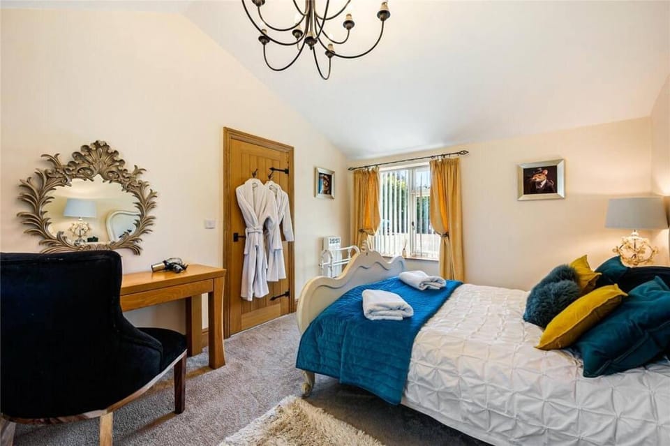 Bed, Decorative detail, Bedroom