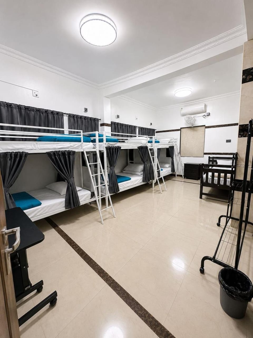 Bedroom, bunk bed