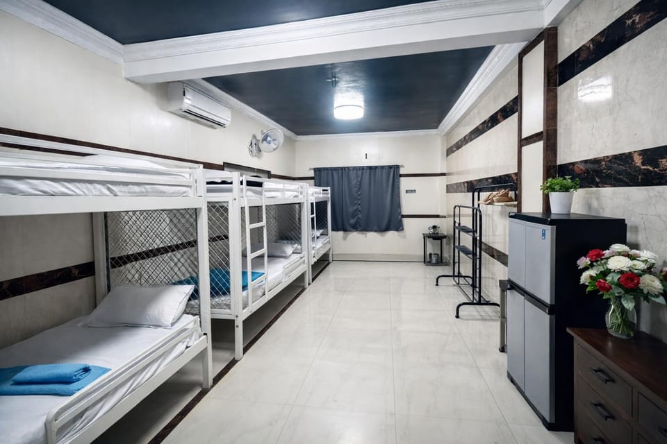 Bedroom, bunk bed