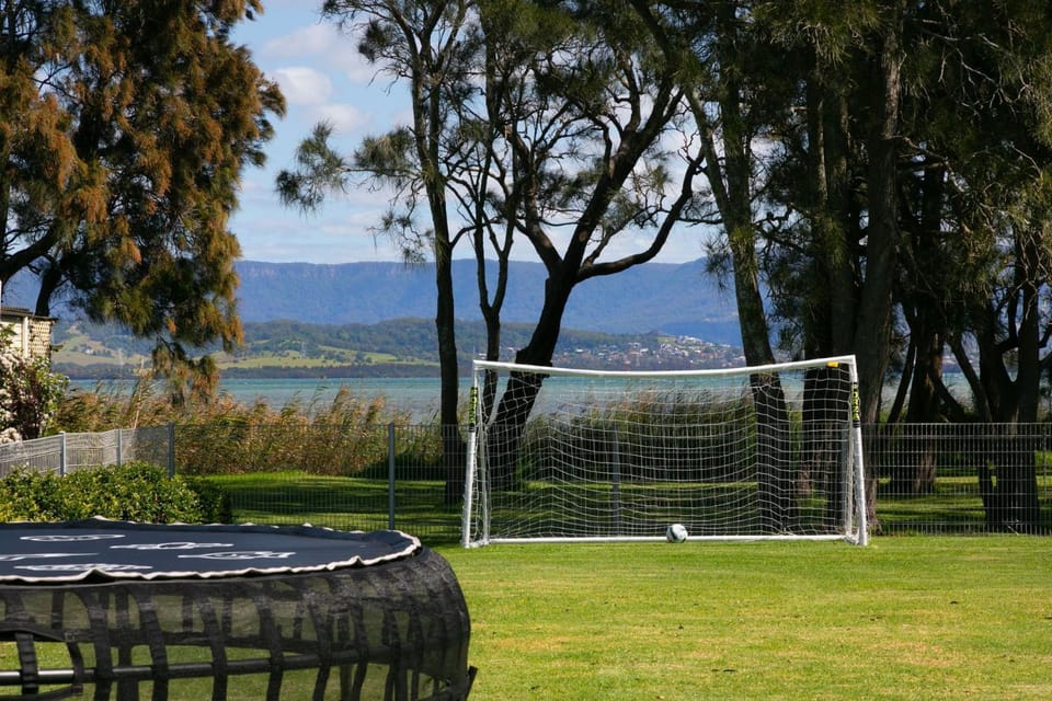 Lake Front Stay House in Wollongong