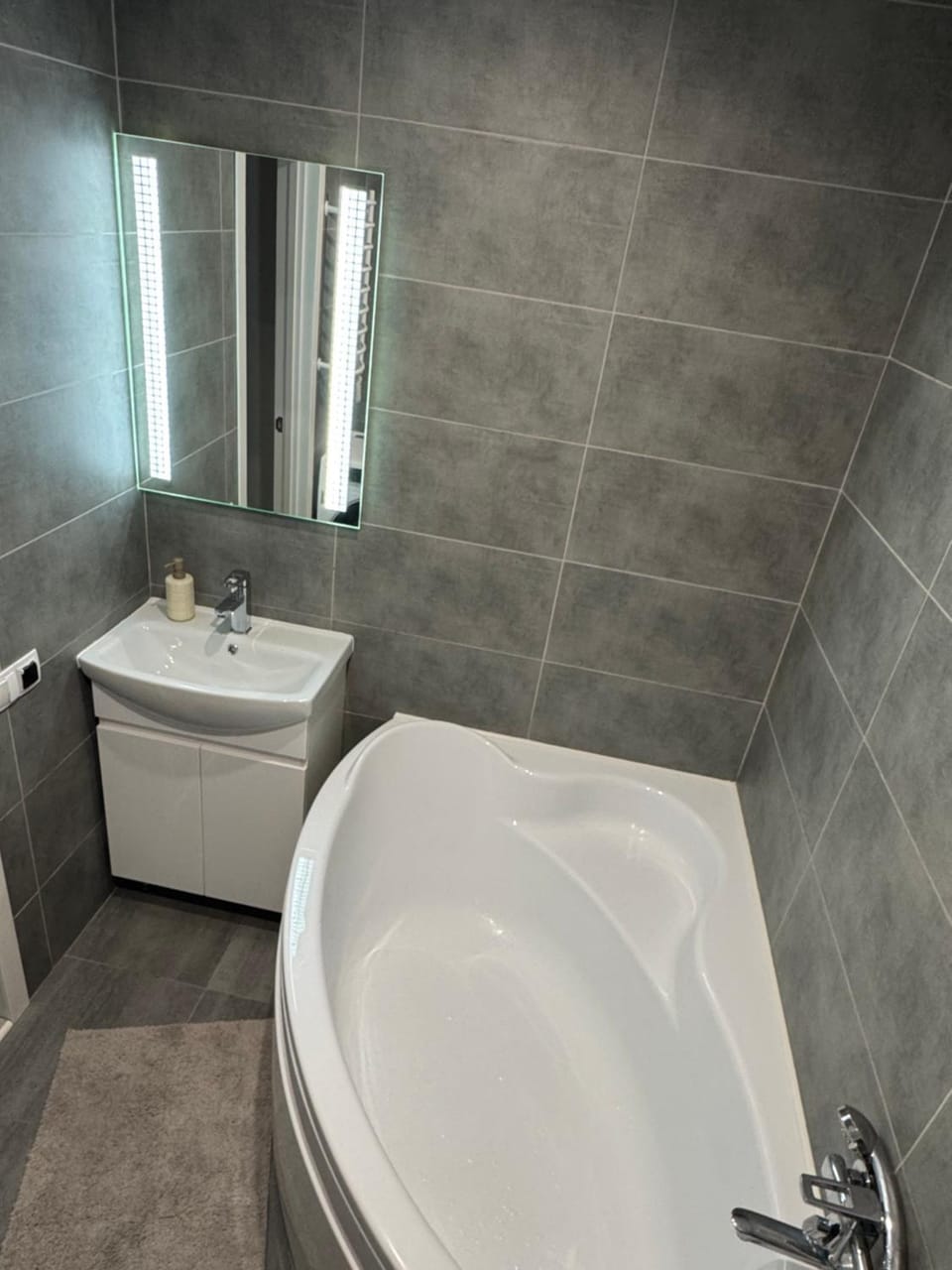 Стильна, затишна, простора, видова квартира в центрі Apartment in Ukraine