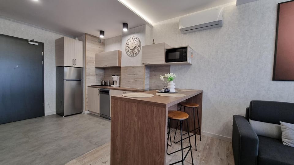 Kitchen or kitchenette, Dining area, air conditioner