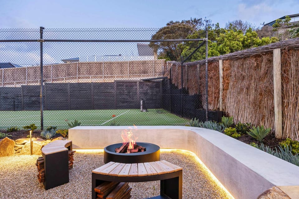The Collins Sorrento Tennis Court Pool & Spa House in Melbourne Road