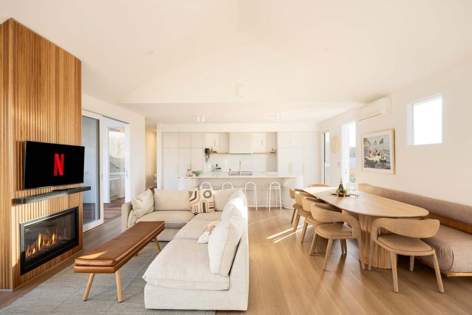 The Collins Sorrento Tennis Court Pool & Spa House in Melbourne Road