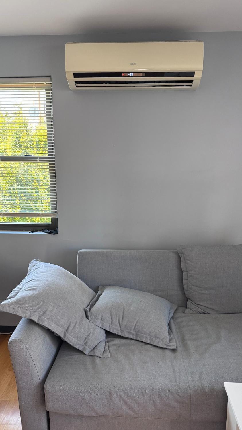 High-end 1BR, 2nd floor, near T, free parking Apartment in Cambridge