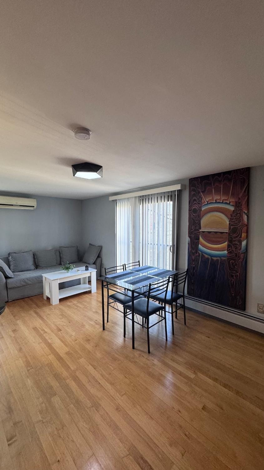 High-end 1BR, 2nd floor, near T, free parking Apartment in Cambridge